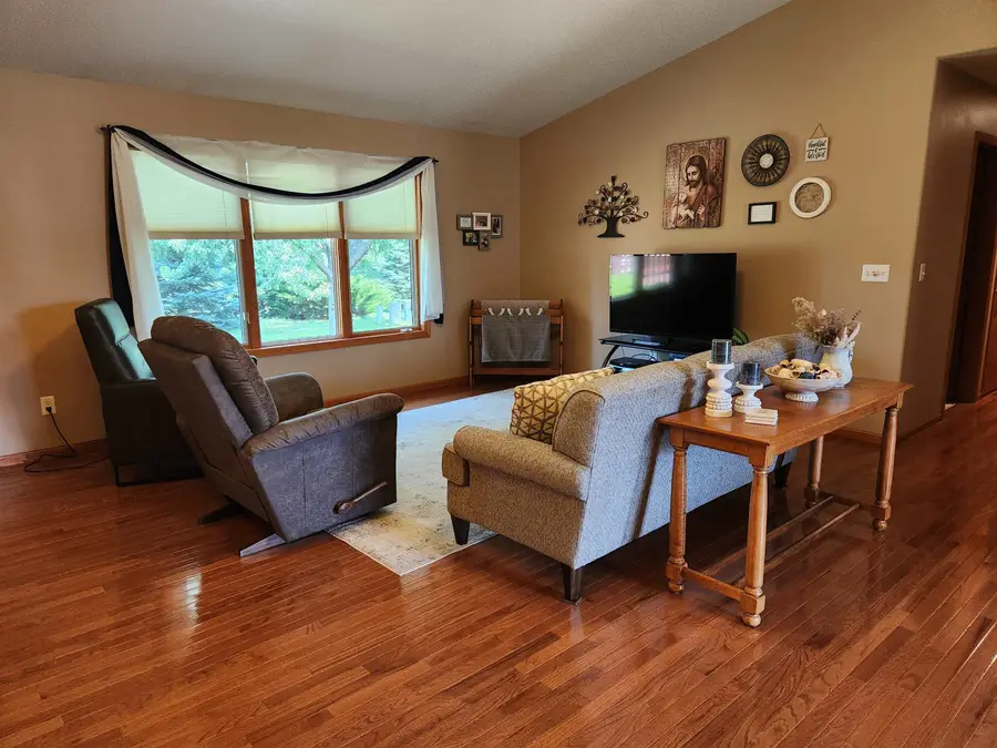 304 Donohoe Blvd, Yankton, SD 57078 - #2