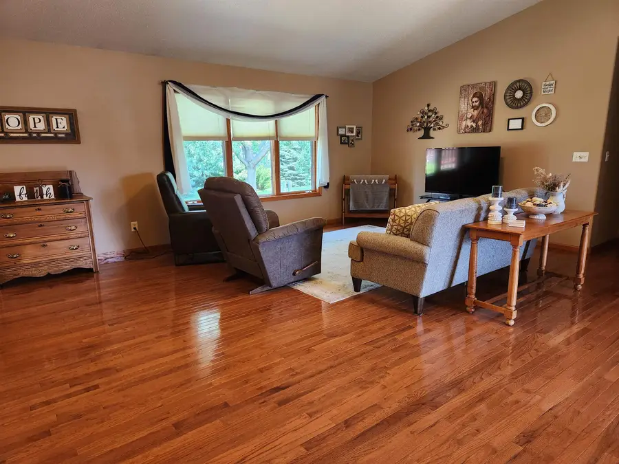 304 Donohoe Blvd, Yankton, SD 57078 - #3