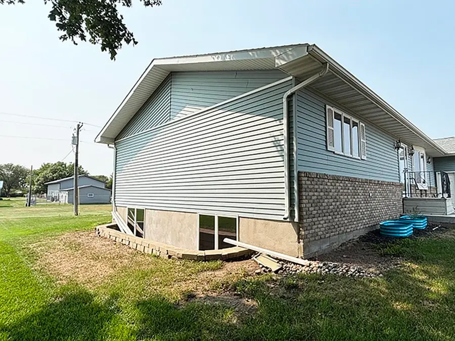207 S Alfalfa St, Menno, SD 57045 - #2