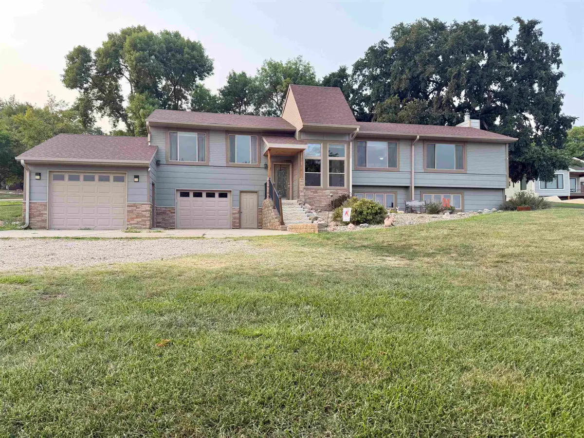 114 Lakeview Ter, Yankton, SD 57078 - #1