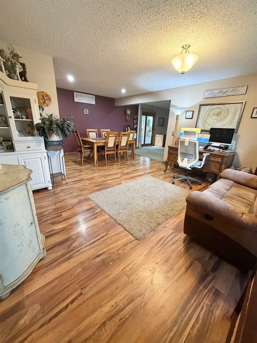 114 Lakeview Ter, Yankton, SD 57078 - #2