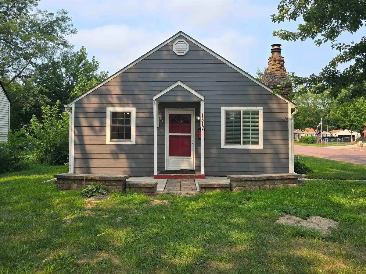 1517 College St, Yankton, SD 57078 - #1