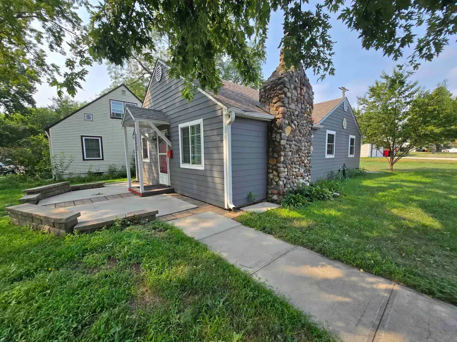 1517 College St, Yankton, SD 57078 - #2