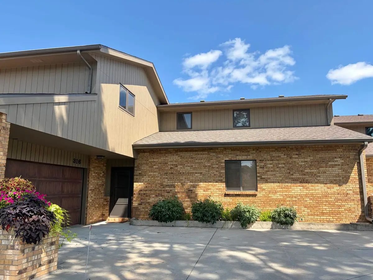 316 E 25th, Yankton, SD 57078 - #1