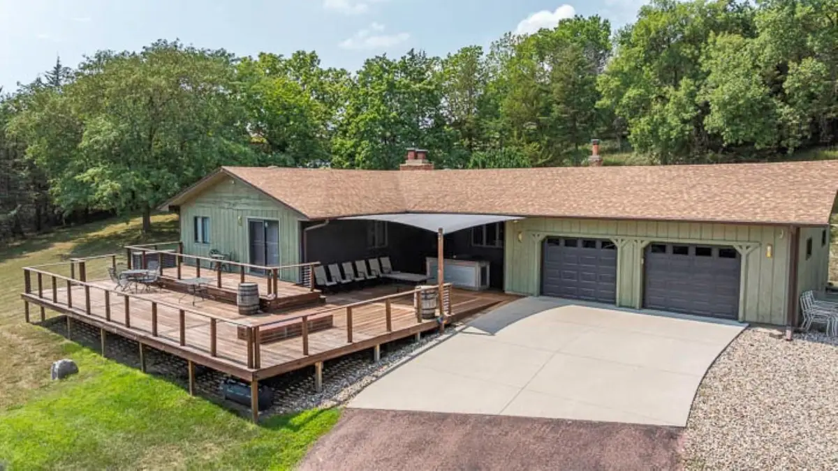 125 Kingsley Ln, Yankton, SD 57078 - #1