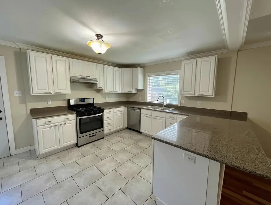 1500 Walnut St, Yankton, SD 57078 - #3