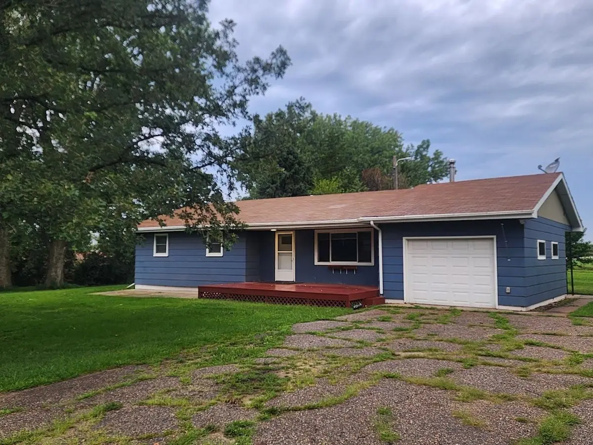 3211 Shiptons Rd, Yankton, SD 57078 - #1