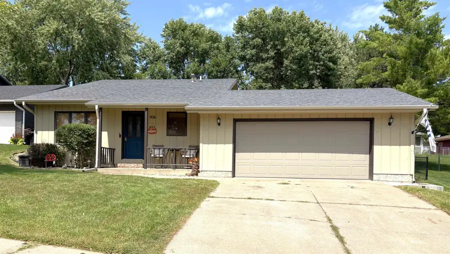 906 E 17th St, Yankton, SD 57078 - #2