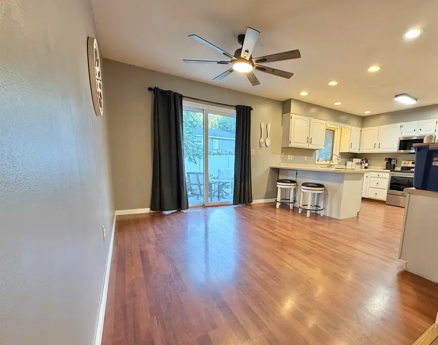 707 Burgess Rd, Yankton, SD 57078 - #3
