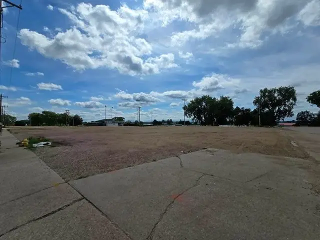 114 Mulberry St, Yankton, SD 57078 - #2