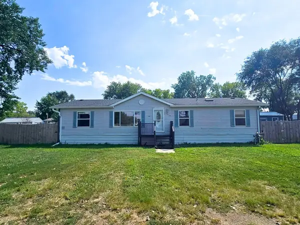 118 Greenbriar St, Yankton, SD 57078