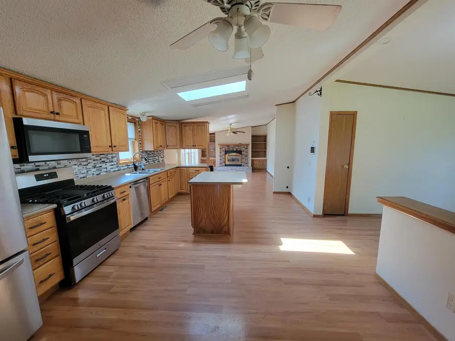 118 Greenbriar St, Yankton, SD 57078 - #2