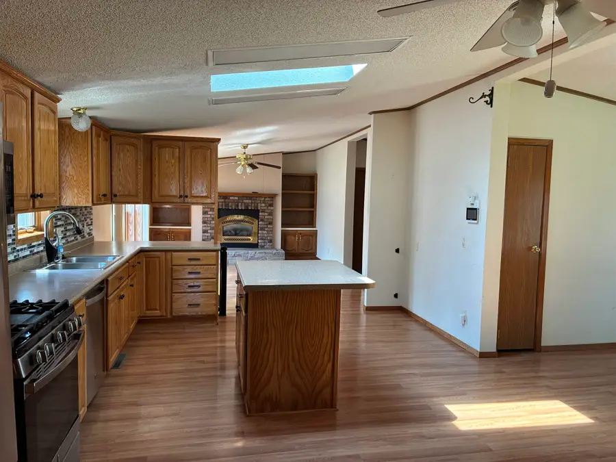 118 Greenbriar St, Yankton, SD 57078 - #3