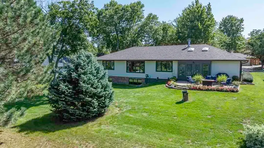708 James Place, Yankton, SD 57078 - #2