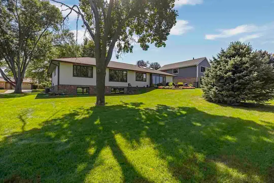 708 James Place, Yankton, SD 57078 - #3