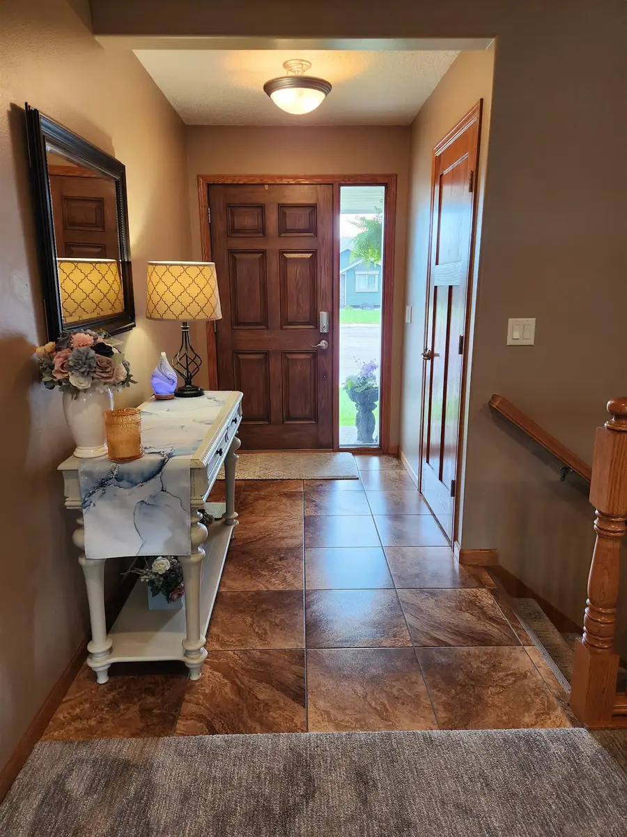 815 James Place, Yankton, SD 57078 - #2