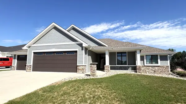 804 Castlewood Circle, Yankton, SD 57078