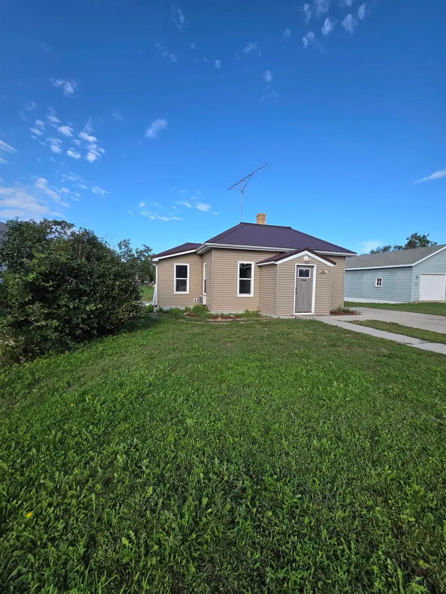 1806 Holly St., Tyndall, SD 57066 - #2