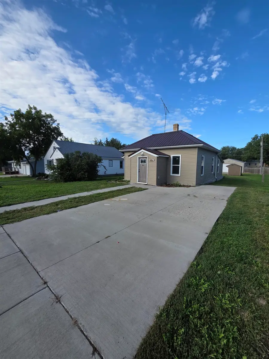 1806 Holly St., Tyndall, SD 57066 - #3