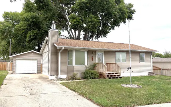 207 Anchor Dr, Yankton, SD 57078