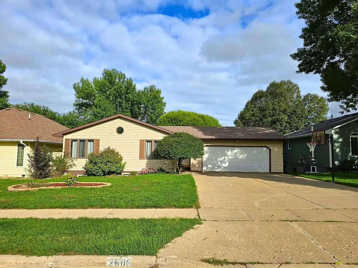 2606 Williams Cir, Yankton, SD 57078 - #1