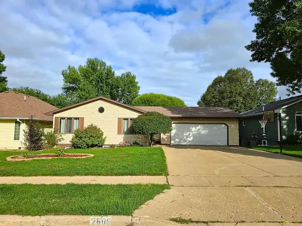 2606 Williams Cir, Yankton, SD 57078