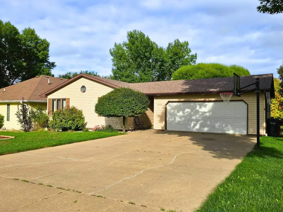2606 Williams Cir, Yankton, SD 57078 - #2