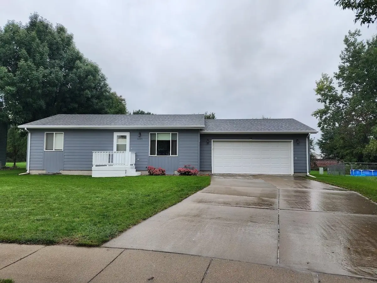 1220 Pasque Cir, Yankton, SD 57078 - #1