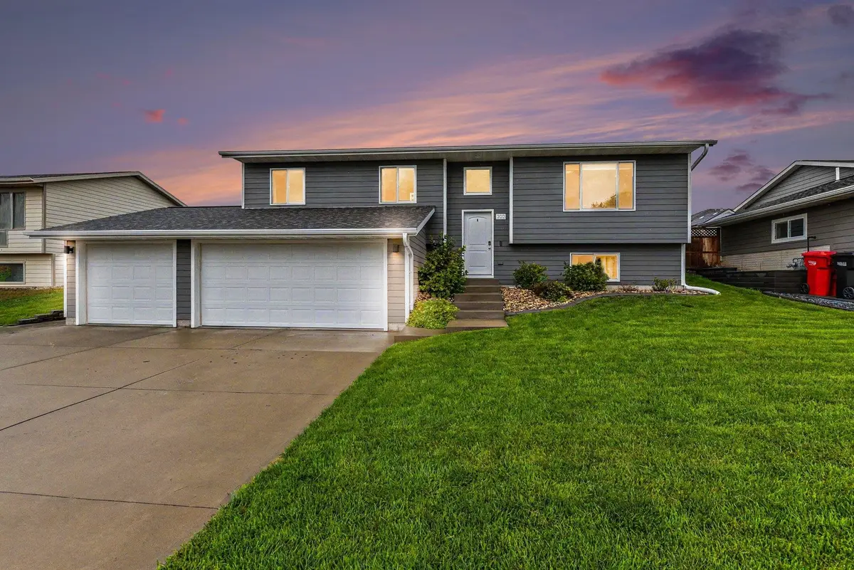 202 W 22nd St, Yankton, SD 57078 - #1