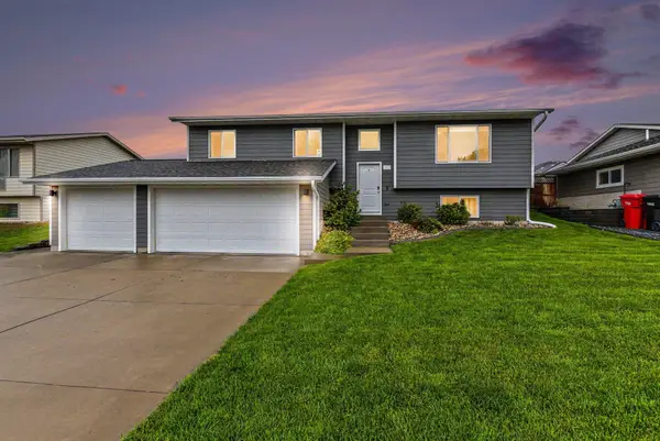 202 W 22nd St, Yankton, SD 57078