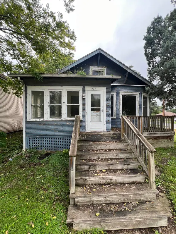711 Broadway Ave, Yankton, SD 57078