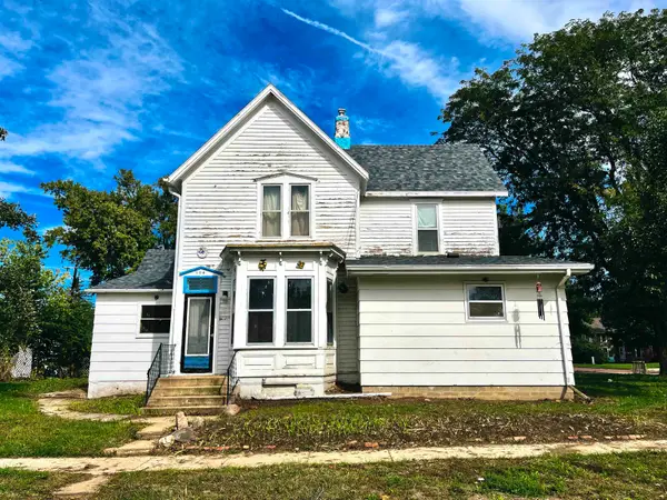 104 E 15th St, Yankton, SD 57078