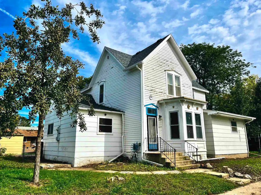 104 E 15th St, Yankton, SD 57078 - #2