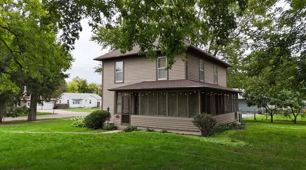 1012 Elm St, Springfield, SD 57062