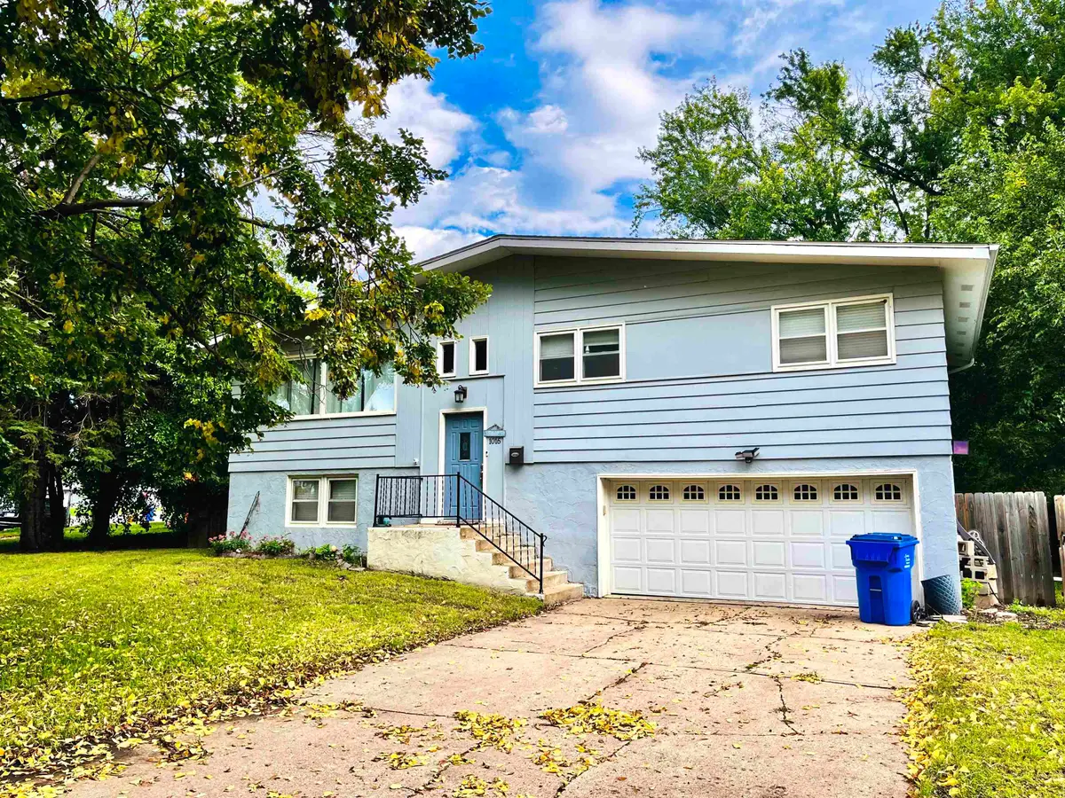 1016 Valley View Dr, Vermillion, SD 57069 - #1
