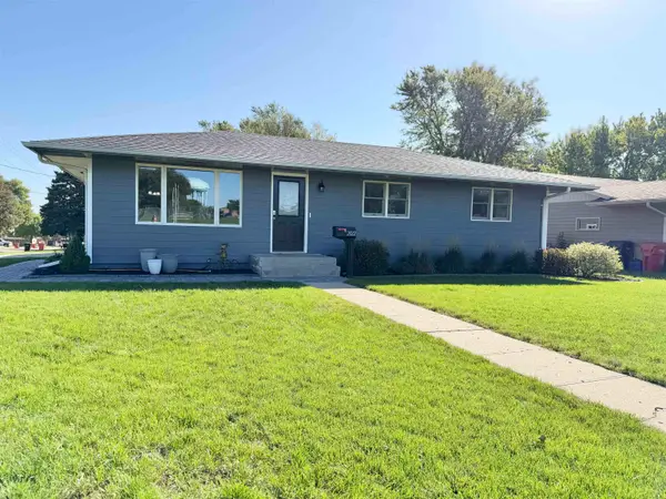 2022 Burleigh St, Yankton, SD 57078