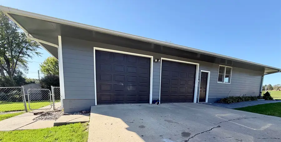 2022 Burleigh St, Yankton, SD 57078 - #2