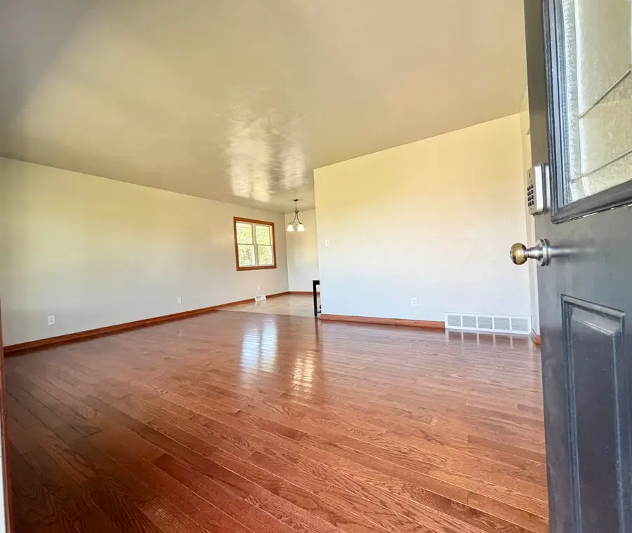 2022 Burleigh St, Yankton, SD 57078 - #3