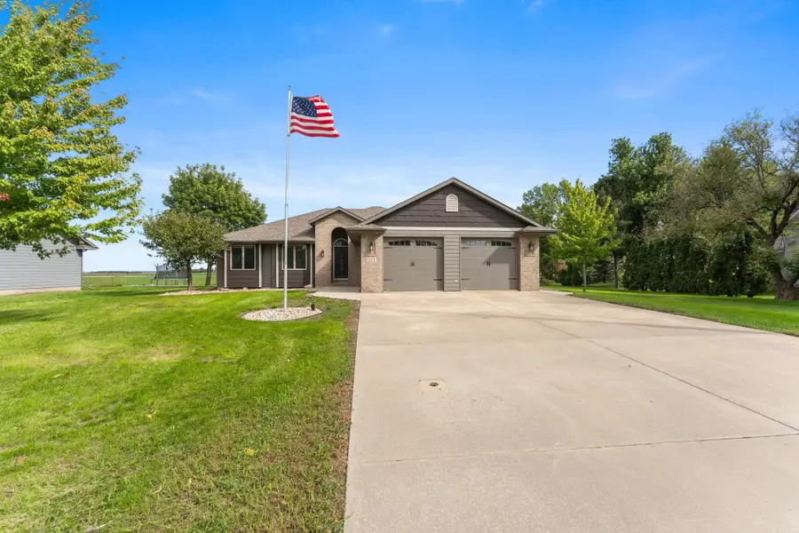 204 S Cherry Avenue, Marion, SD 57043 - #3