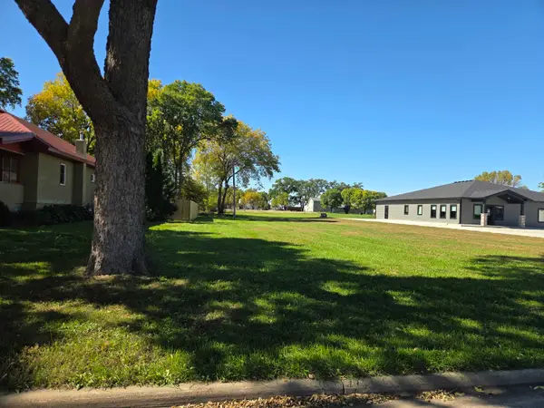 1915 Locust, Yankton, SD 57078