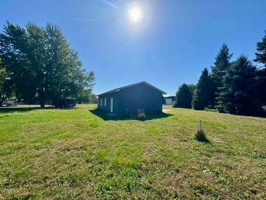 116 Nome St, Yankton, SD 57078 - #3