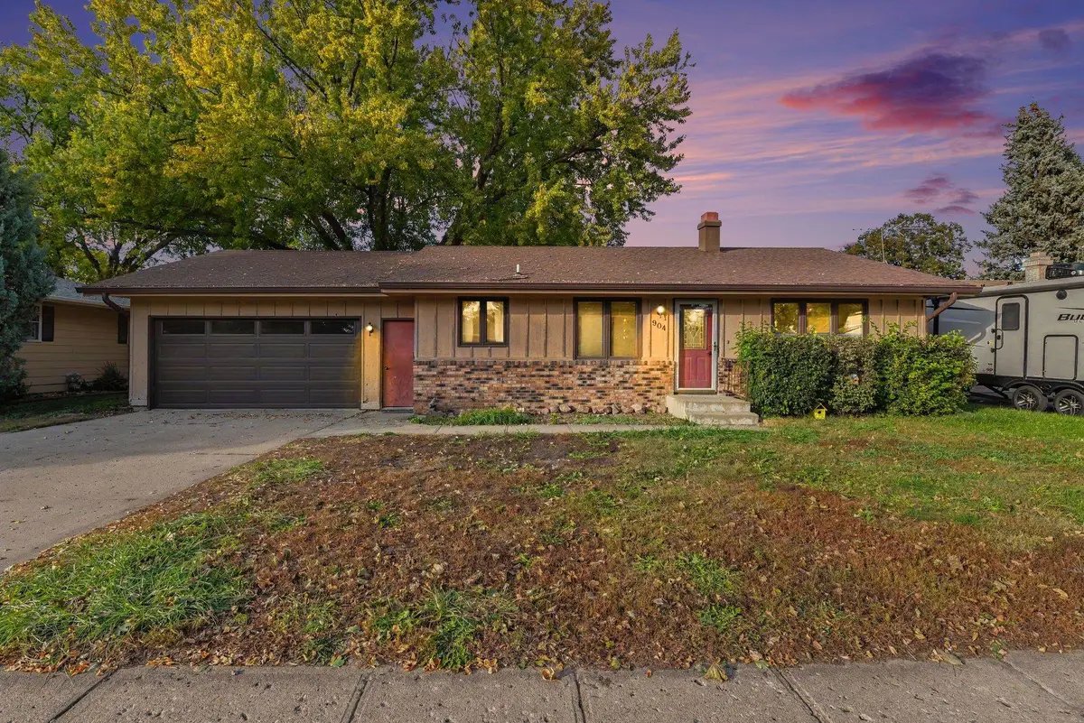 904 E 18th St, Yankton, SD 57078 - #1