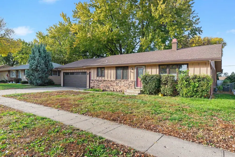 904 E 18th St, Yankton, SD 57078 - #2