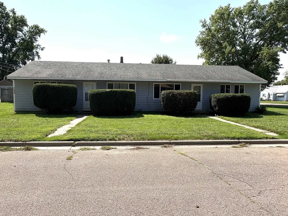 101-103 E 16th, Yankton, SD 57078 - #1