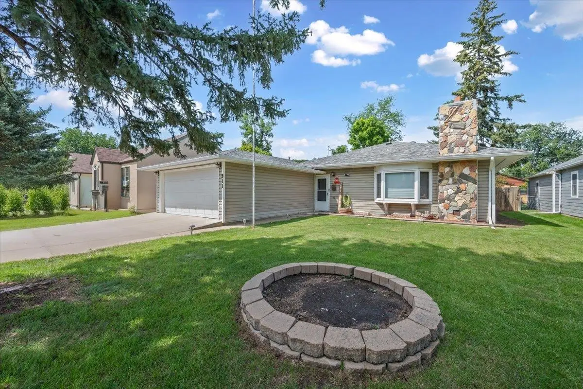 911 Kingsbury Street, Belle Fourche, SD 57717 - Image #1