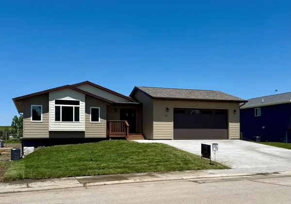 833 Ridgeview Street, Belle Fourche, SD 57717