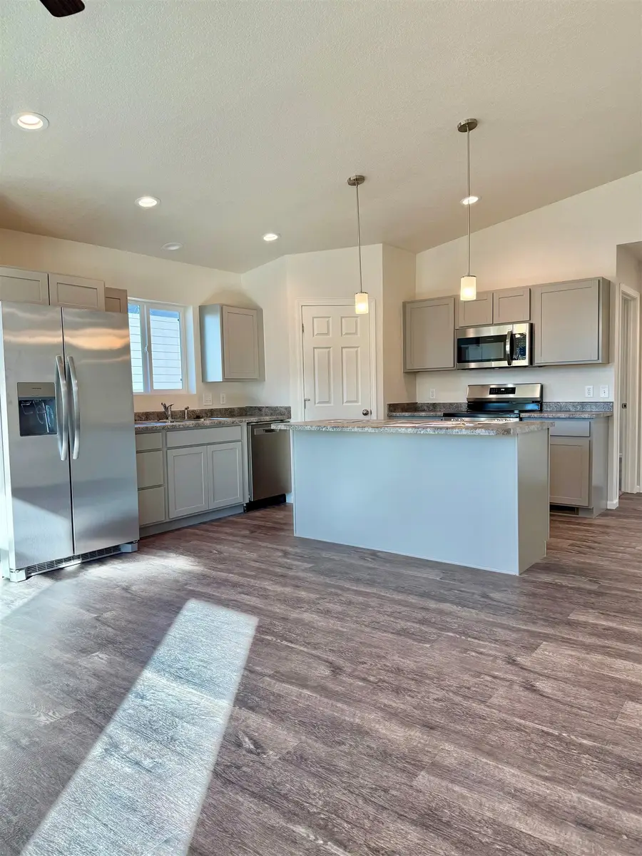 833 Ridgeview Street, Belle Fourche, SD 57717 - Image #3