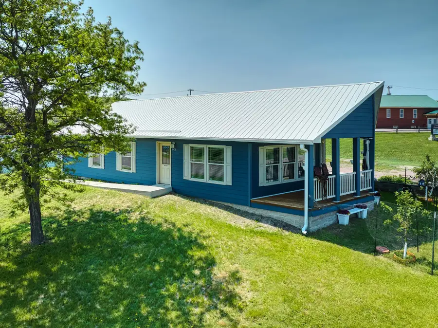 1009 E Street, Edgemont, SD 57735 - Image #2