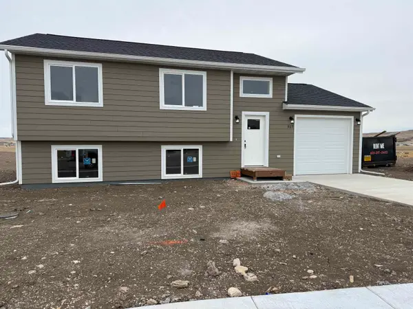 869 Bushnell Ct., Box Elder, SD 57719