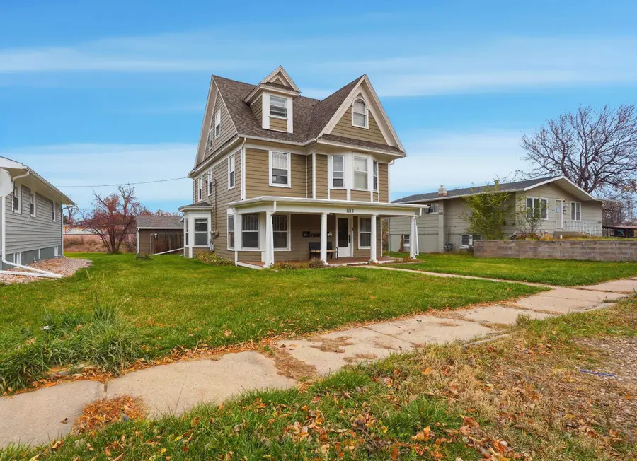 1113 Kingsbury Street, Belle Fourche, SD 57717 - #2